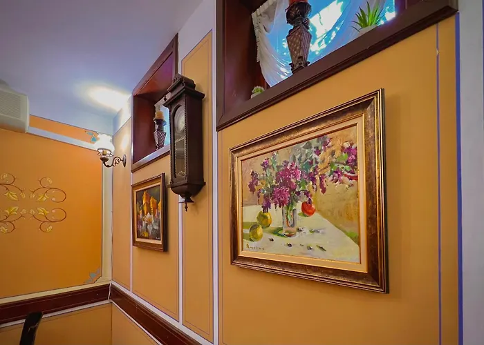 Family Hotel At Renaissance Square