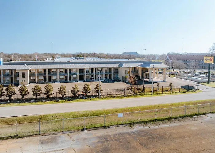 Super 8 By Wyndham Jackson Ms Near The Fairgrounds