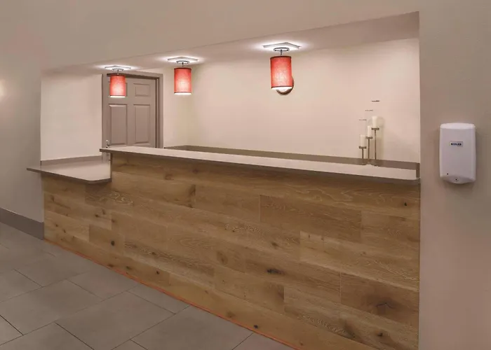 Country Inn & Suites By Radisson, Waterloo, Ia