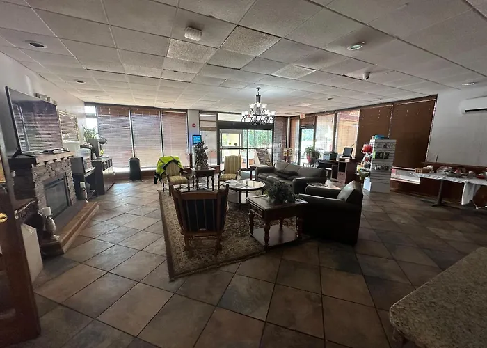 Hotel Red Rose By Townhouse Covington I-64