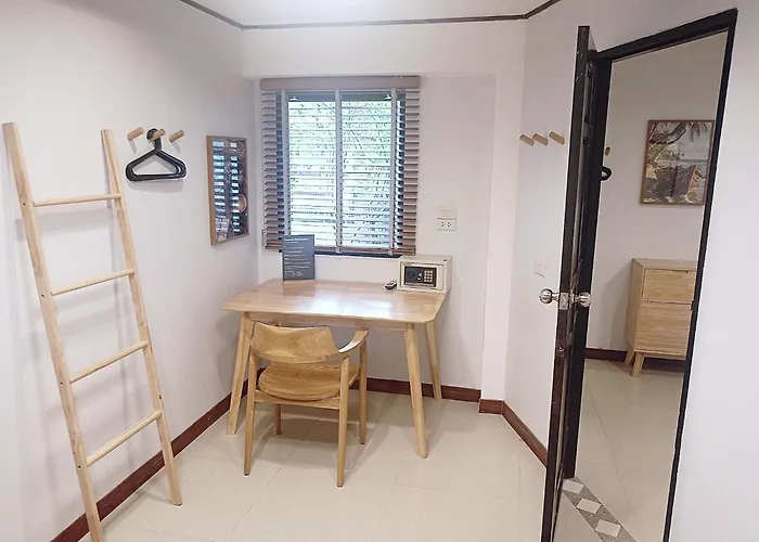 The Reef Hotel & Studios