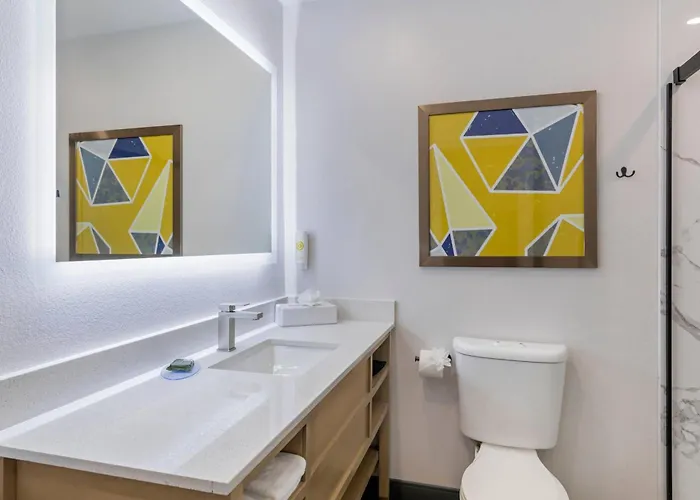 Comfort Inn & Suites Irvine Spectrum