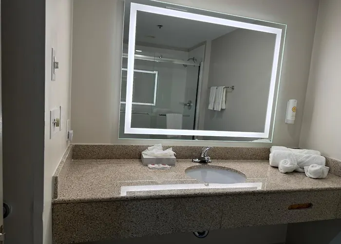 Comfort Inn & Suites Syracuse-Carrier Circle
