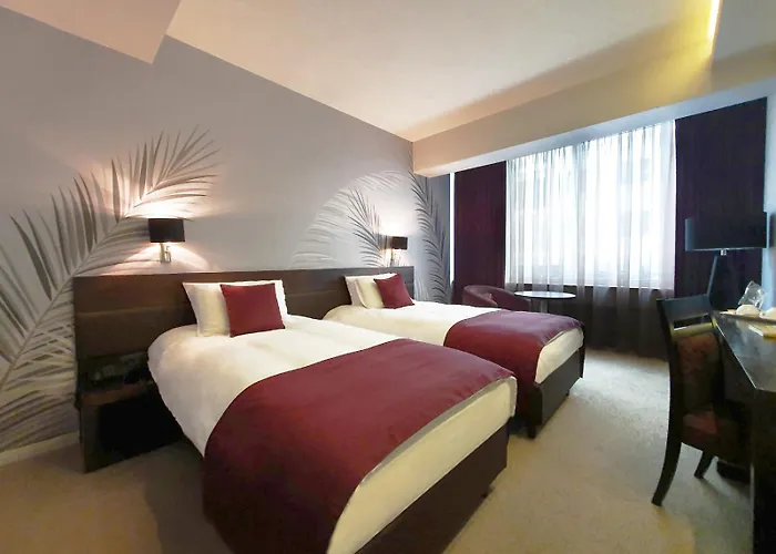 Queen's Hotel - Zebra Centre