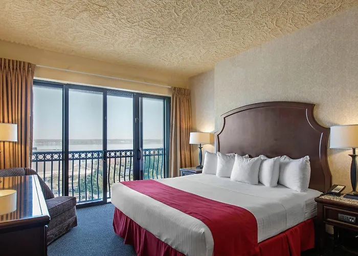 Shoreline Inn & Conference Center, An Ascend Collection Hotel