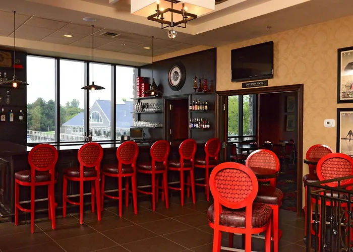 Shoreline Inn & Conference Center, An Ascend Collection Hotel