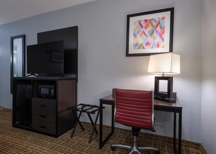 Baymont By Wyndham Louisville Airport South