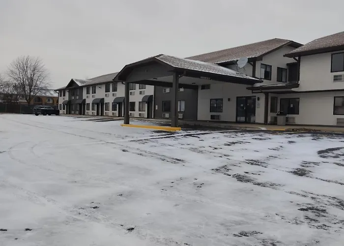 Super 8 By Wyndham Morris Hotel