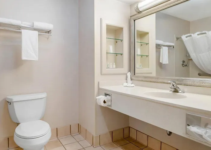 Quality Inn & Suites Monroe