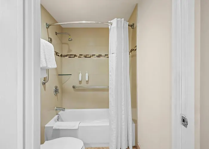Howard Johnson By Wyndham Pasadena