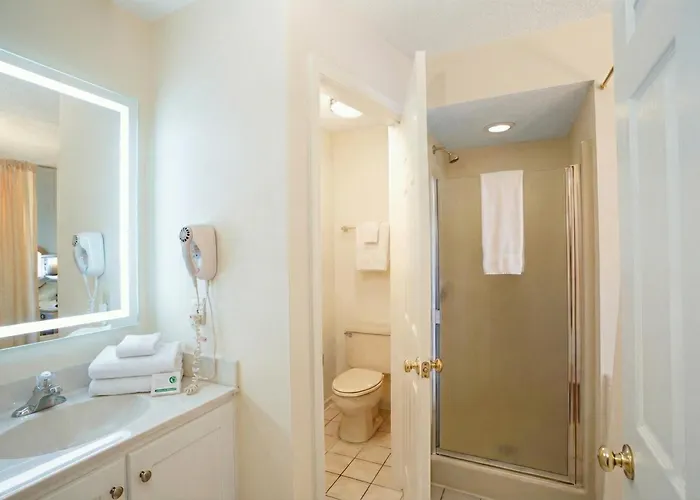 Pointes North Beachfront Hotel - 2 Person Spa Tub Studios