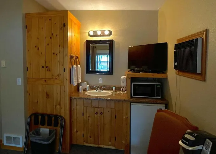 Riverfront Motel & Cabins
