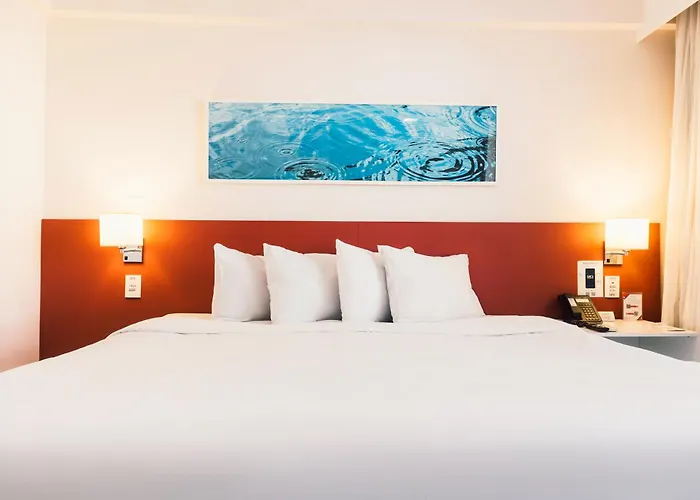 Ramada Hotel & Suites Campos Pelinca