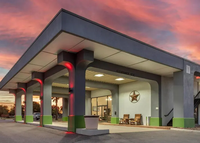 Days Inn By Wyndham Victoria Tx East
