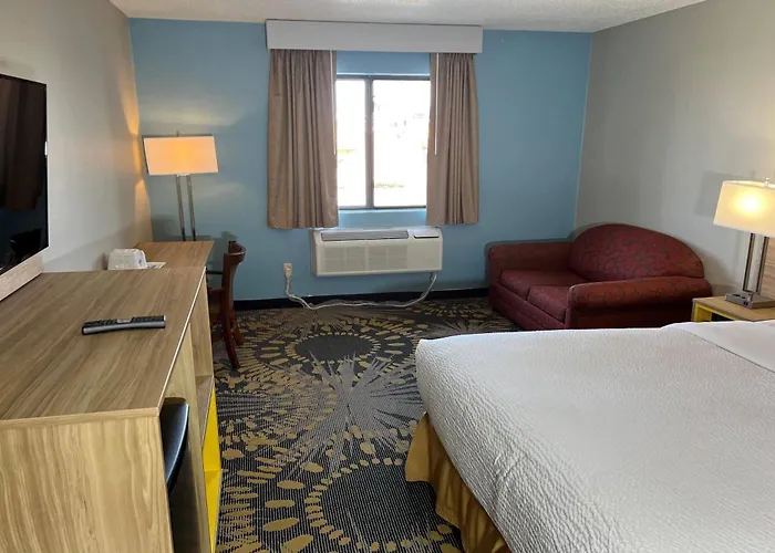 Days Inn By Wyndham Salina I-70