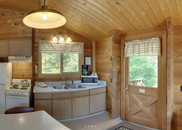 La Conner Camping Resort Cabin 7