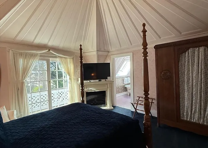 Shaw House Inn