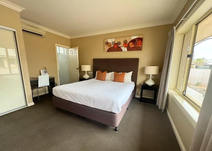 Sundowner Motel Hotel