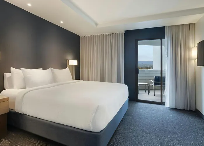 Courtyard By Marriott Redwood City
