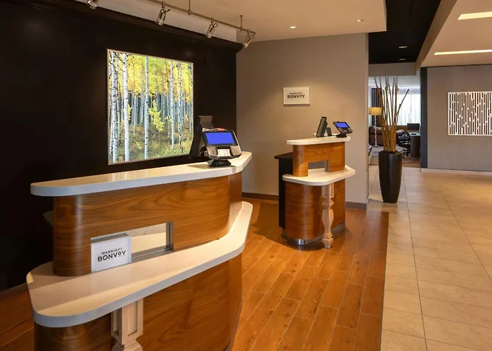 Courtyard By Marriott Lenox Berkshires