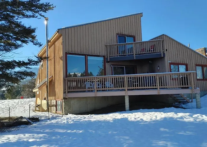 Mountain Lake View Retreat: Invermere Luxury Home