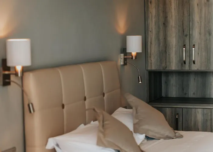 Akron Luxury Holidays