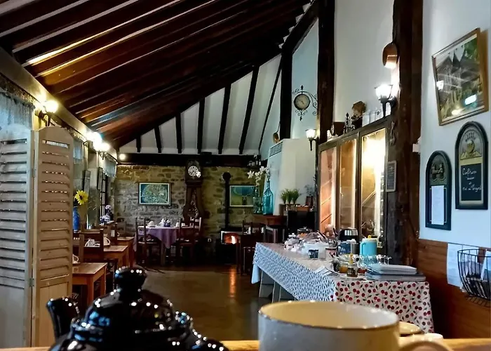 Auberge De Castel-Merle