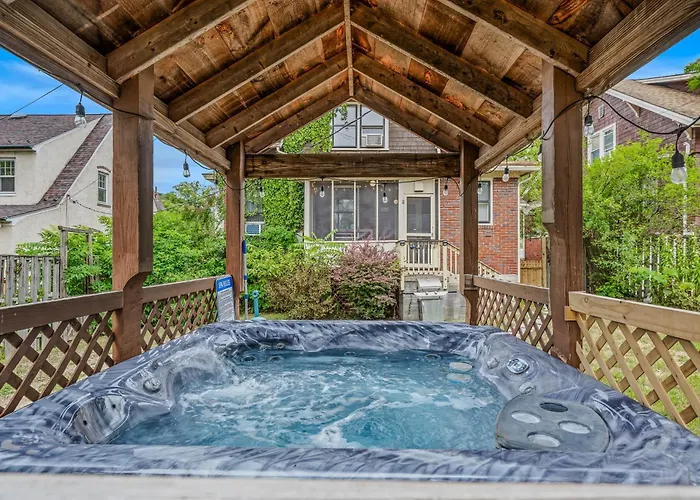 Aunt Bea'S Bungalow - Pet Friendly - Hot Tub - Screen Porch - Wifi - Fenced Yard - King Bed - Town