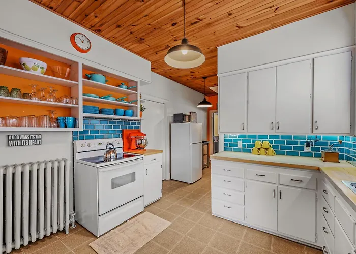 Aunt Bea'S Bungalow - Pet Friendly - Hot Tub - Screen Porch - Wifi - Fenced Yard - King Bed - Town