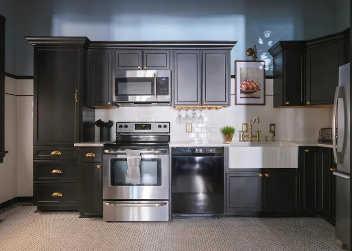 Comfortable Escape In Historic Downtown Savannah