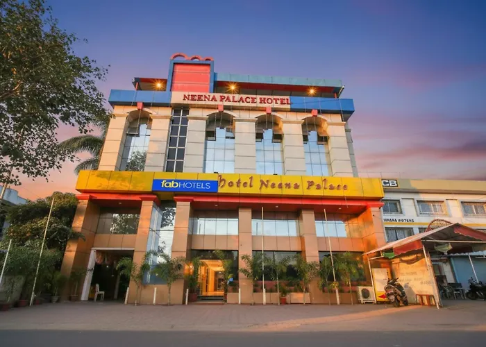 Fabhotel Neena Palace