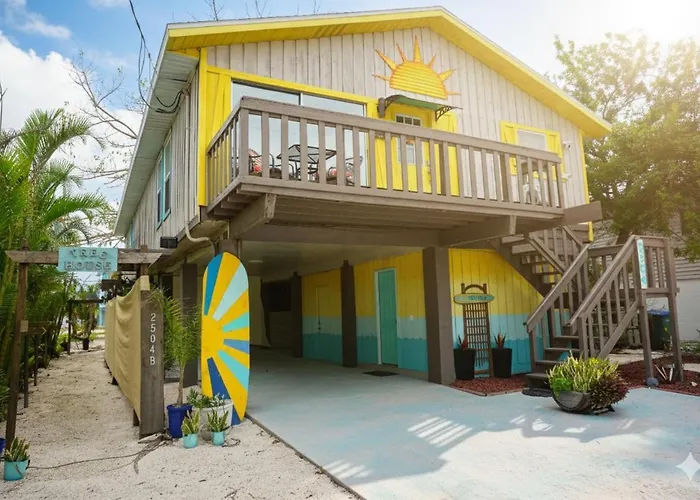 Anna Maria Island Beach Shack Pet Friendly!