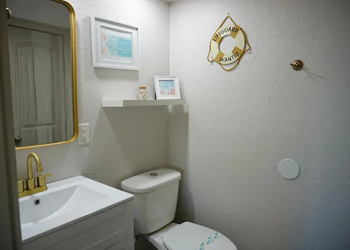 Anna Maria Island Beach Shack Pet Friendly!