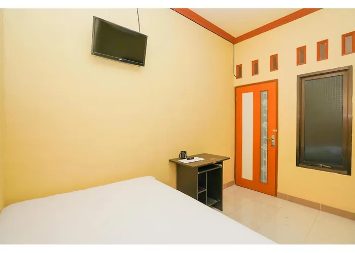 Oyo Life 2619 Kost Keluarga Cemara