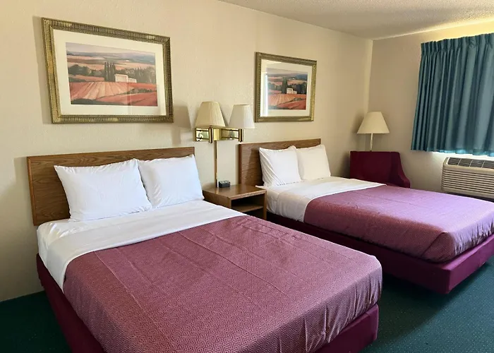 Cassville Four Seasons Inn & Suites