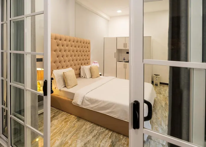 White Land City Hotel