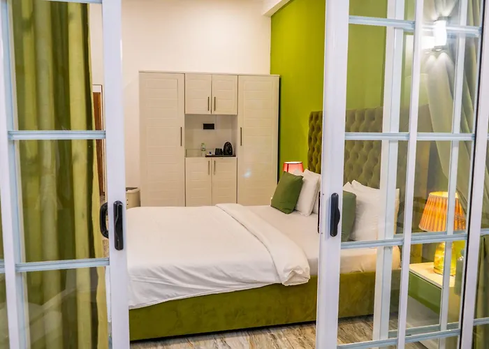 White Land City Hotel