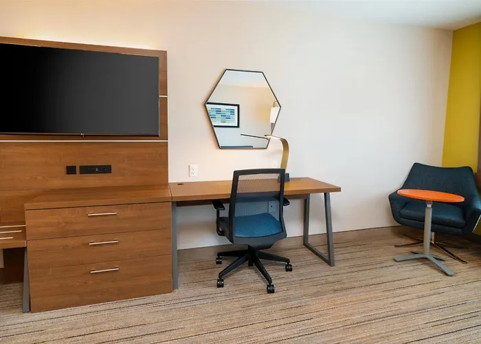 Holiday Inn Express & Suites - Las Vegas - E Tropicana By Ihg