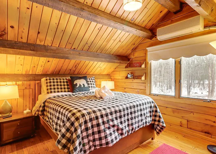 Hike + Ski: Log Cabin In East Stroudsburg!