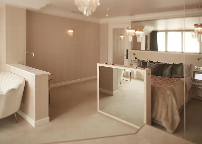 Paris J'Adore Hotel & Spa (Adults Only)