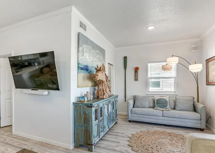 1 Min Walk To Beach: A Surfside Beach Favorite!