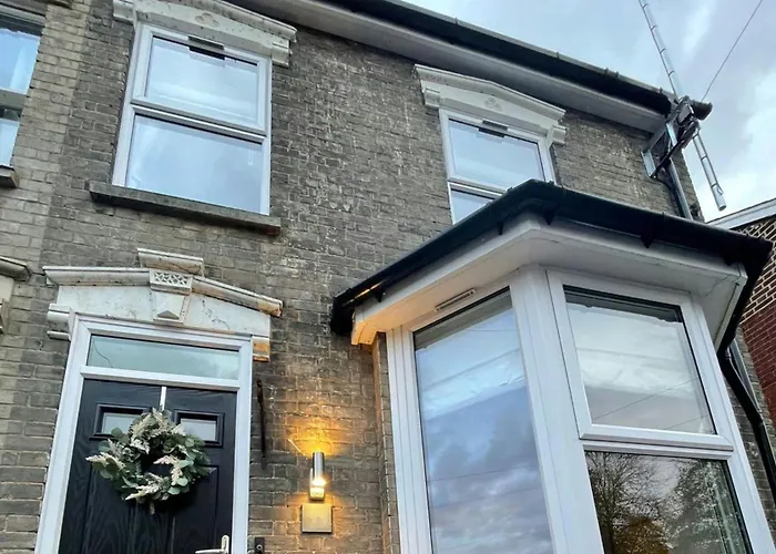 Refurbished Victorian Villa- Free Parking- Sleeps6