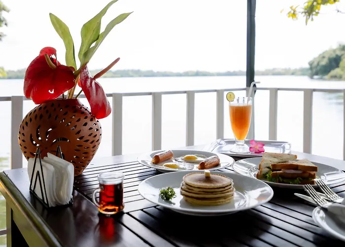Scenery River Star Hotel