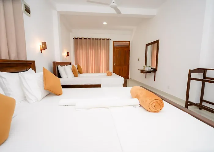 Scenery River Star Hotel