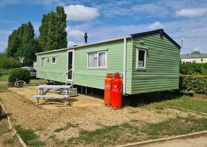 Lovely Static 6 Bed Caravan At Billing Aquadrome