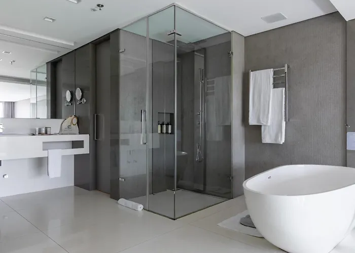 Suryaa Hotel Pinhais, Curio Collection By Hilton