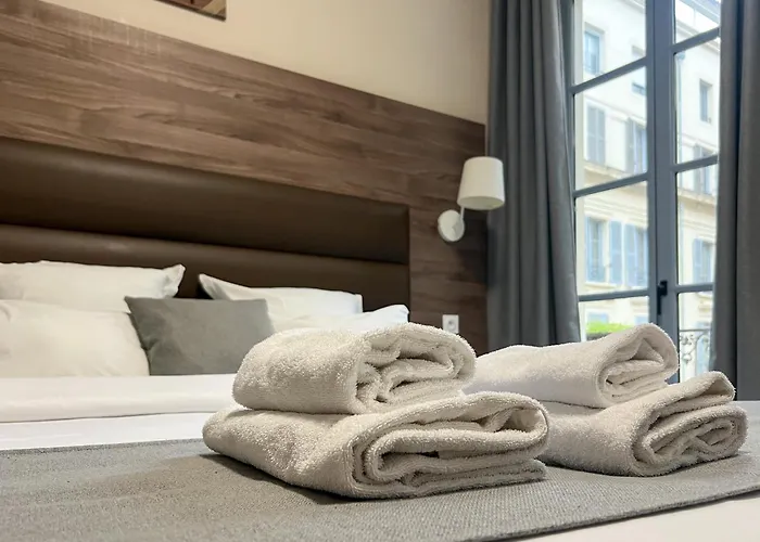 Square Hotel