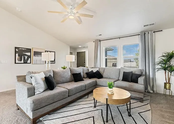 Modern Comfort Caldwell 3B2B Home Sleeps 8!