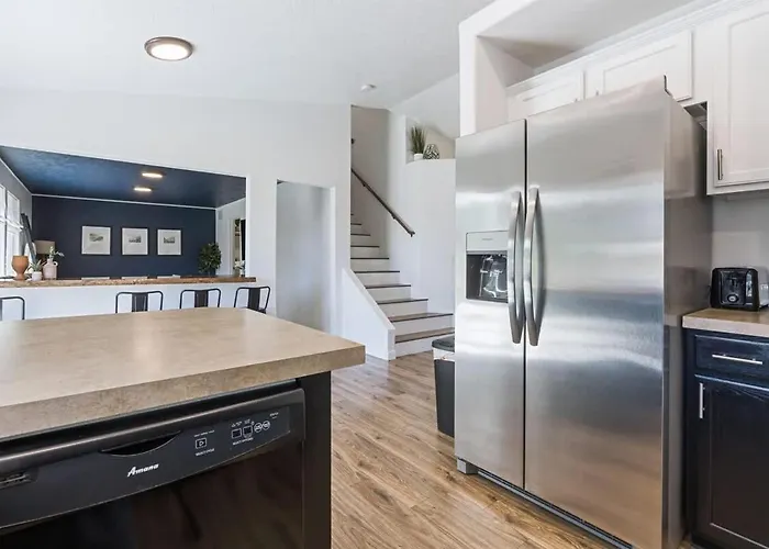 Caldwell Lux Getaway! Large Family Friendly Home