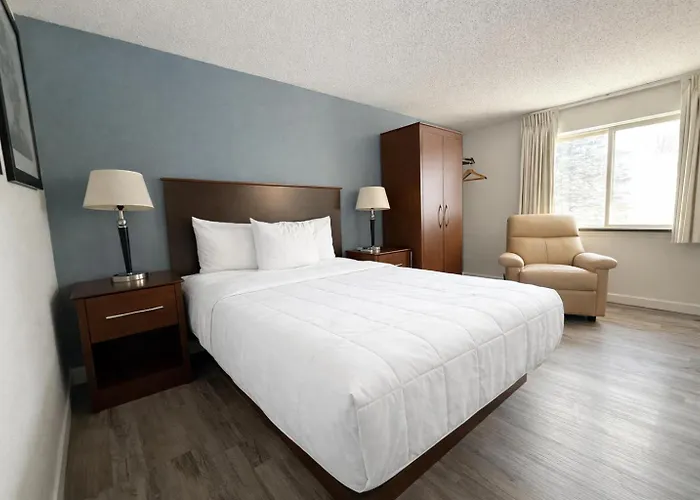 Hotel 8